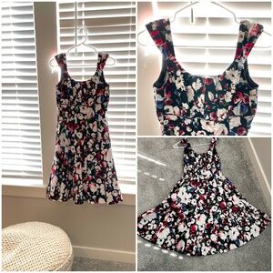 Unworn*WITH POCKETS White House Black Market black floral formal dress
